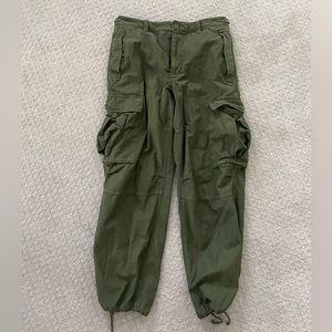 Aritzia TNA New Supply Cargo Pants - size 10